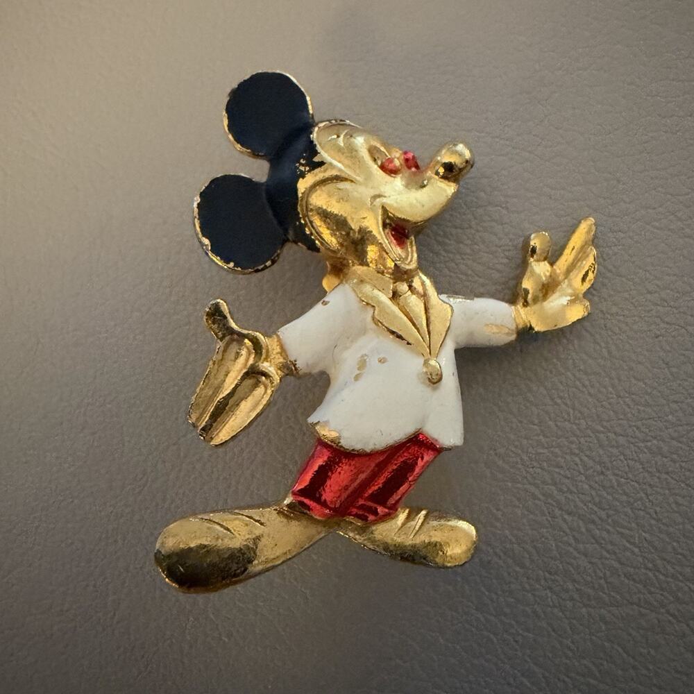 Disney Vintage Pin - Mickey Mouse - Walt Disney Productions 1.5”